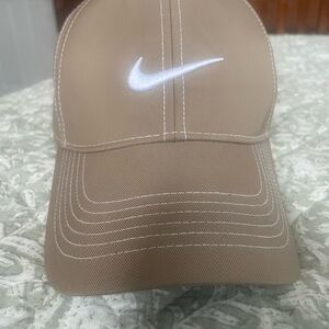 Nike golf swoosh front cap  (Tan and White Sports Cap with curved brim)